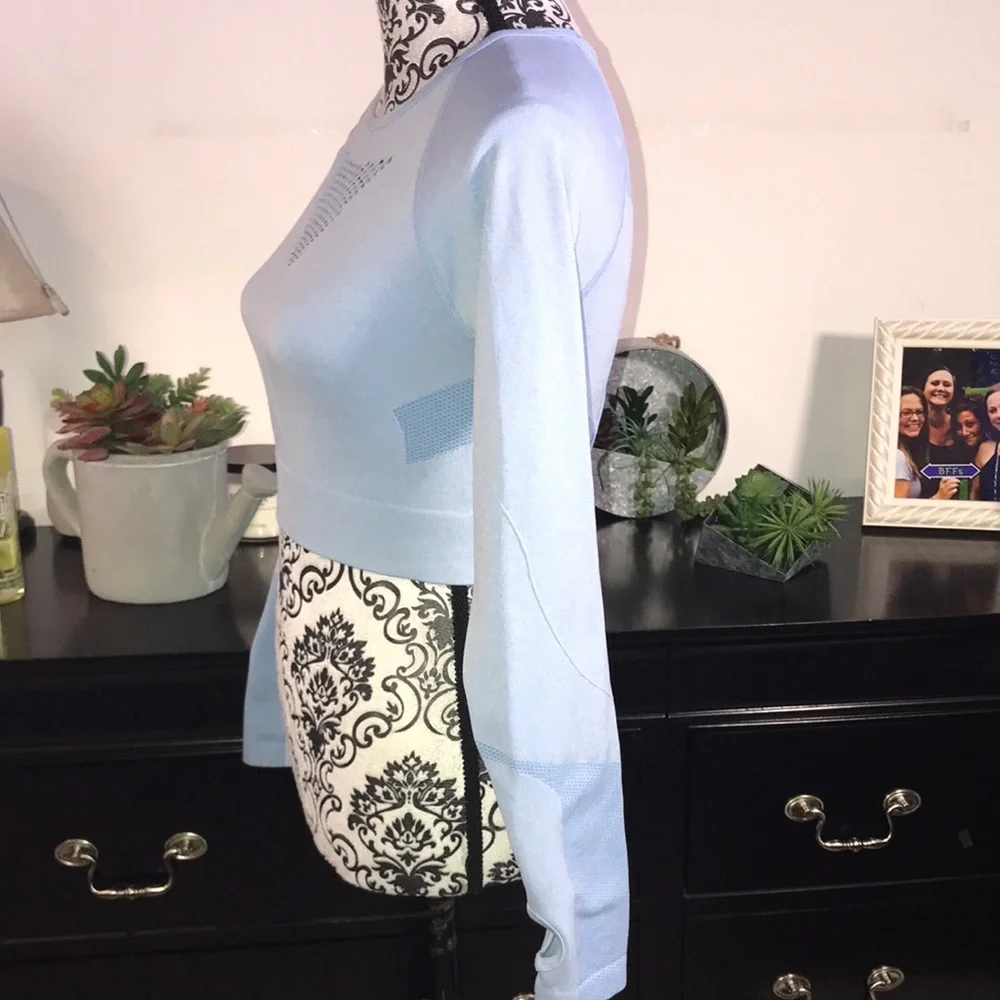 Gymshark Blue Fitted Long Sleeve Cropped Athletic Top Size Medium
